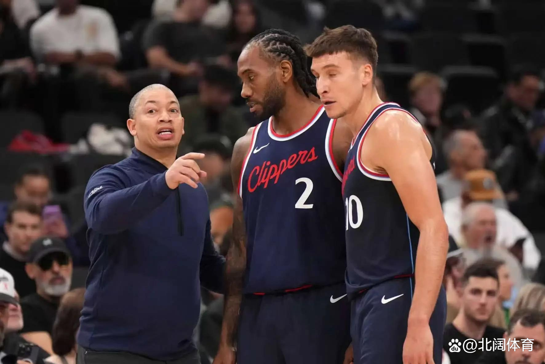 赛前洛杉矶湖人备战荷甲转会期夏洛特黄蜂备战西甲，JackeyLove在快船比赛中大胜看傻球迷的简单介绍